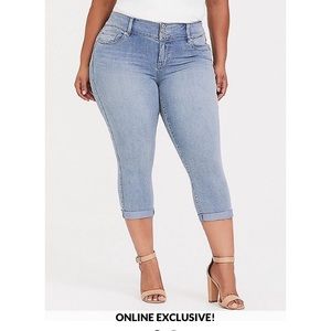 Torrid Light Wash Crop Jegging EUC